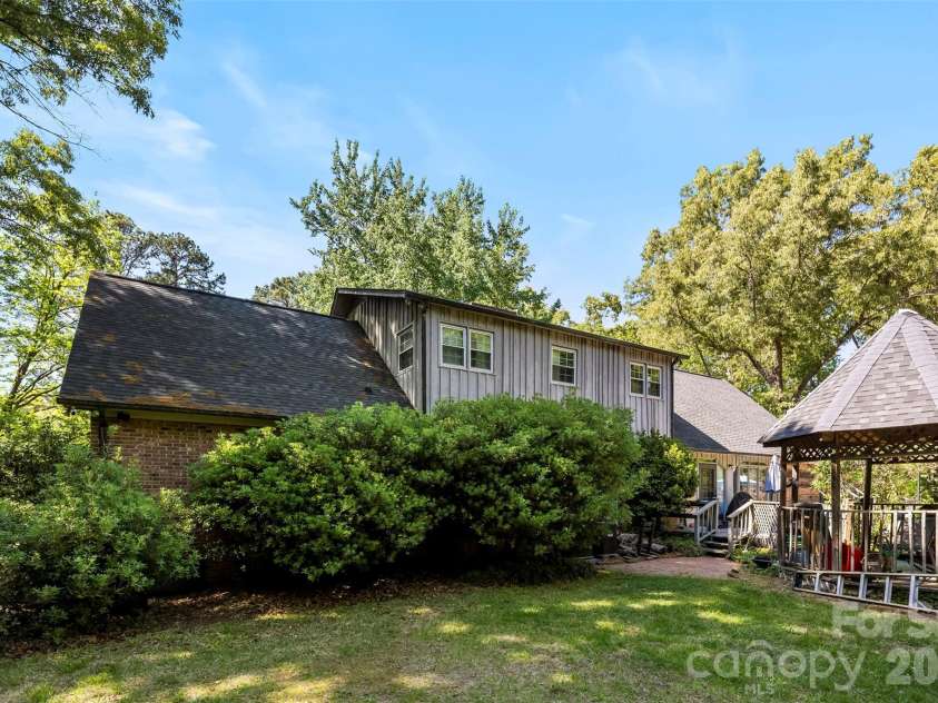 3110 Robinwood Road, Gastonia, NC 28054.  MLS# CAR4414100, YatesRealty ID 28396. 