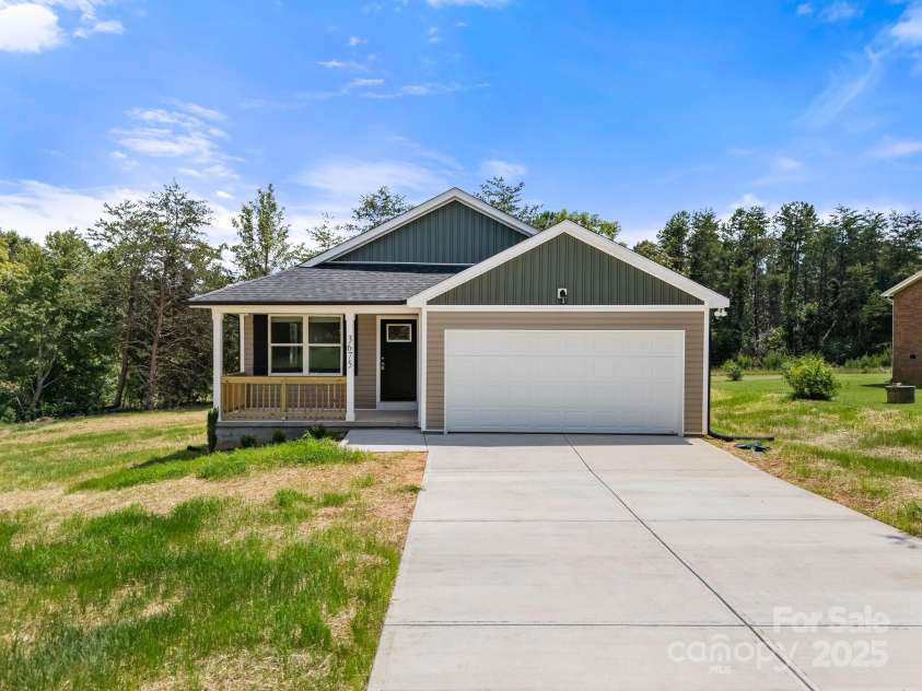 3675 Wakefield Drive, Newton, NC 28658.  MLS# CAR4285073, YatesRealty ID 28396. 