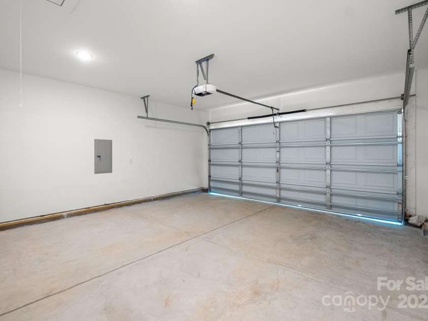 3675 Wakefield Drive, Newton, NC 28658.  MLS# CAR4285073, YatesRealty ID 28396. 