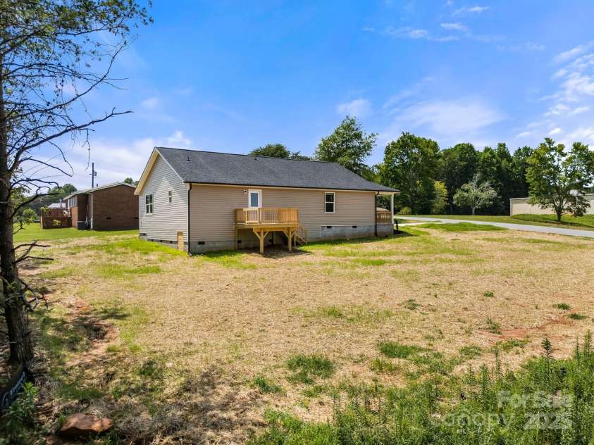 3675 Wakefield Drive, Newton, NC 28658.  MLS# CAR4285073, YatesRealty ID 28396. 