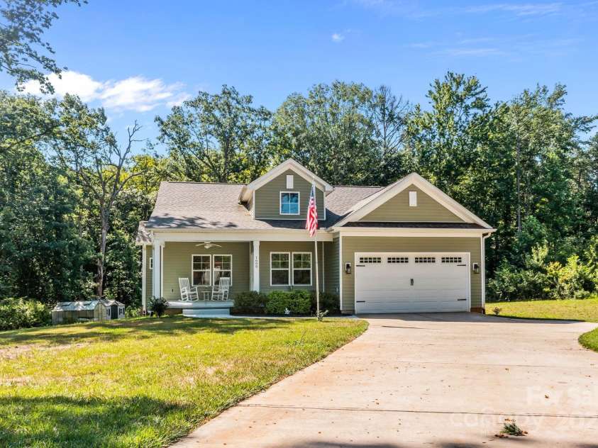 1600 Barefoot Avenue, Catawba, NC 28609.  MLS# CAR4278712, YatesRealty ID 28397. 