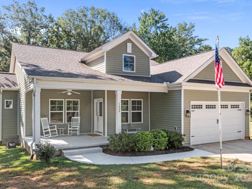 1600 Barefoot Avenue, Catawba, NC 28609.  MLS# CAR4278712, YatesRealty ID 28397. 