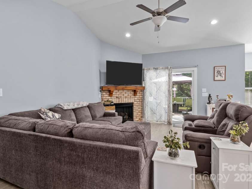 1600 Barefoot Avenue, Catawba, NC 28609.  MLS# CAR4278712, YatesRealty ID 28397. 