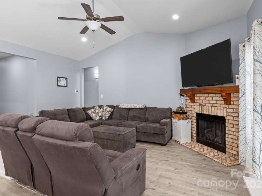 1600 Barefoot Avenue, Catawba, NC 28609.  MLS# CAR4278712, YatesRealty ID 28397. 