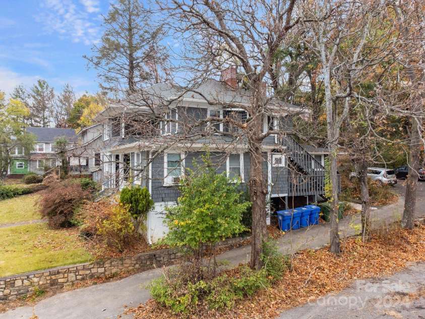 181 Merrimon Avenue, Asheville, NC 28801.  MLS# CAR4197890, YatesRealty ID 284. 