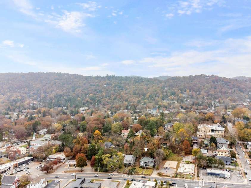 181 Merrimon Avenue, Asheville, NC 28801.  MLS# CAR4197890, YatesRealty ID 284. 