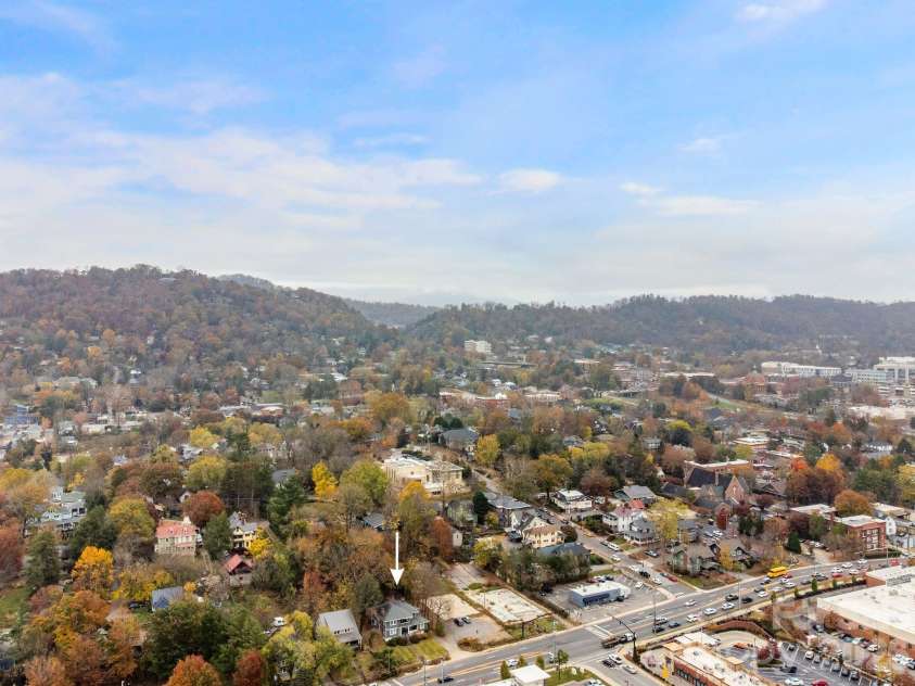 181 Merrimon Avenue, Asheville, NC 28801.  MLS# CAR4197890, YatesRealty ID 284. 
