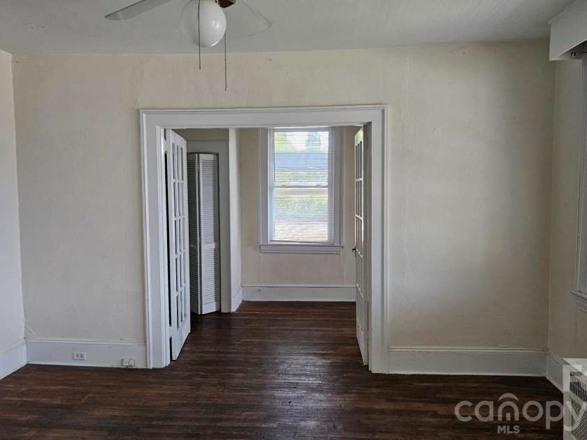 181 Merrimon Avenue, Asheville, NC 28801.  MLS# CAR4197890, YatesRealty ID 284. 