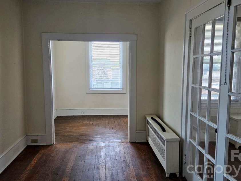 181 Merrimon Avenue, Asheville, NC 28801.  MLS# CAR4197890, YatesRealty ID 284. 