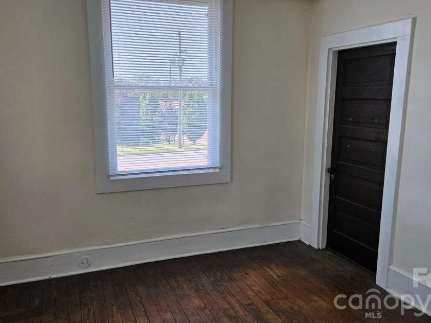 181 Merrimon Avenue, Asheville, NC 28801.  MLS# CAR4197890, YatesRealty ID 284. 