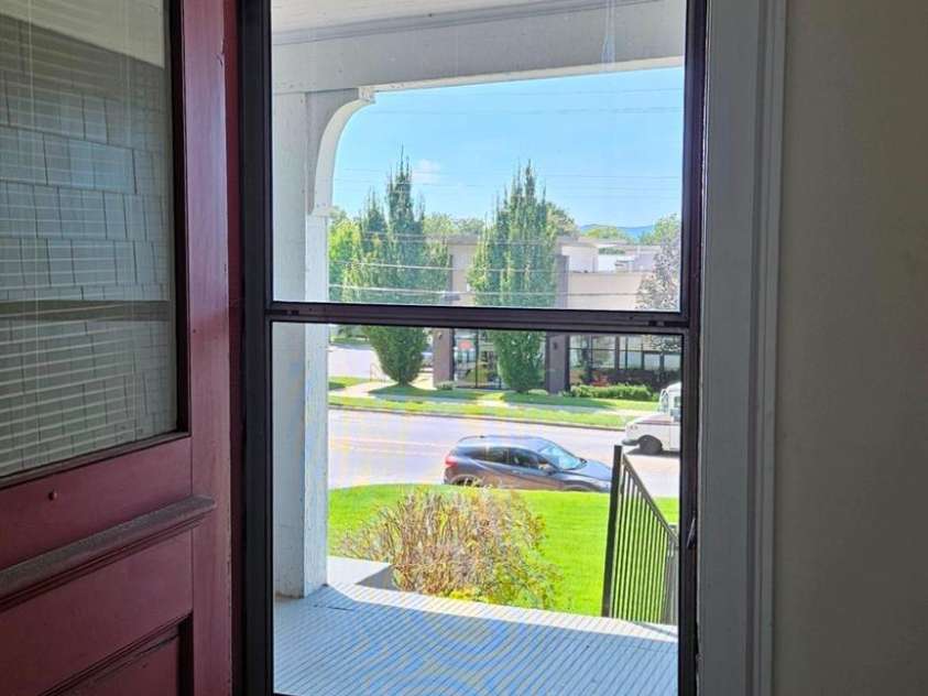 181 Merrimon Avenue, Asheville, NC 28801.  MLS# CAR4197890, YatesRealty ID 284. 