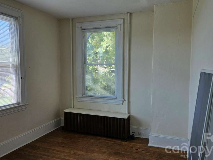 181 Merrimon Avenue, Asheville, NC 28801.  MLS# CAR4197890, YatesRealty ID 284. 