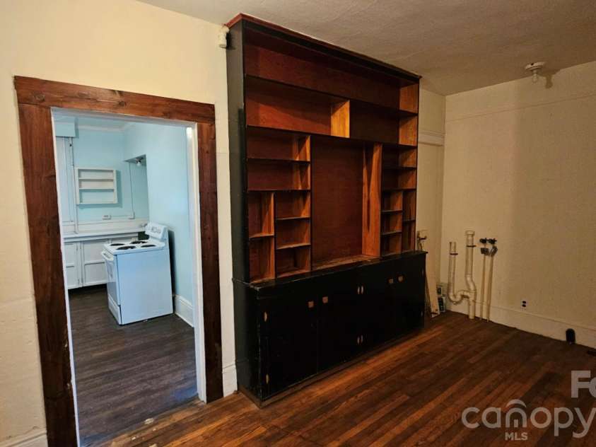181 Merrimon Avenue, Asheville, NC 28801.  MLS# CAR4197890, YatesRealty ID 284. 