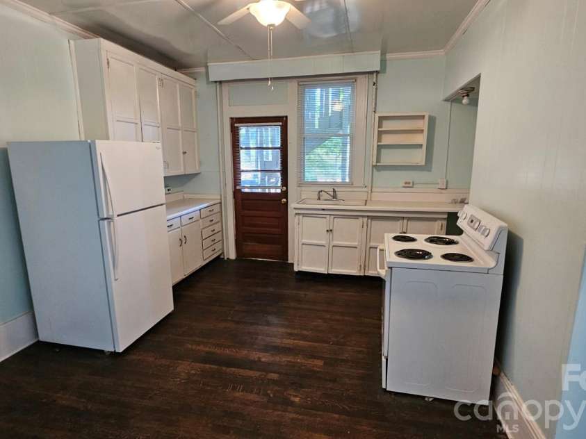 181 Merrimon Avenue, Asheville, NC 28801.  MLS# CAR4197890, YatesRealty ID 284. 
