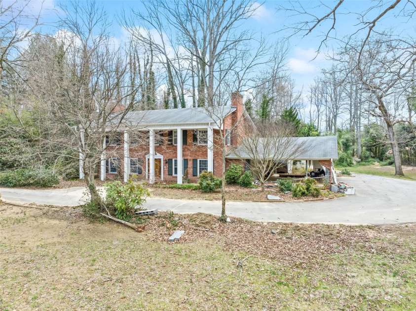 21 Riverbend Road, Canton, NC 28716.  MLS# CAR4241028, YatesRealty ID 284. 