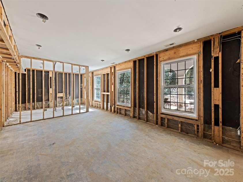 21 Riverbend Road, Canton, NC 28716.  MLS# CAR4241028, YatesRealty ID 284. 