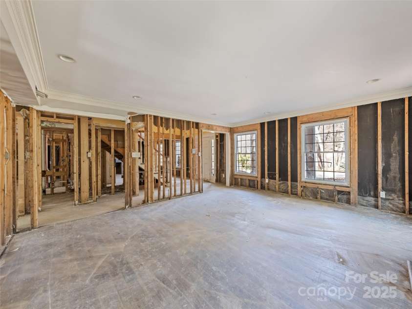 21 Riverbend Road, Canton, NC 28716.  MLS# CAR4241028, YatesRealty ID 284. 