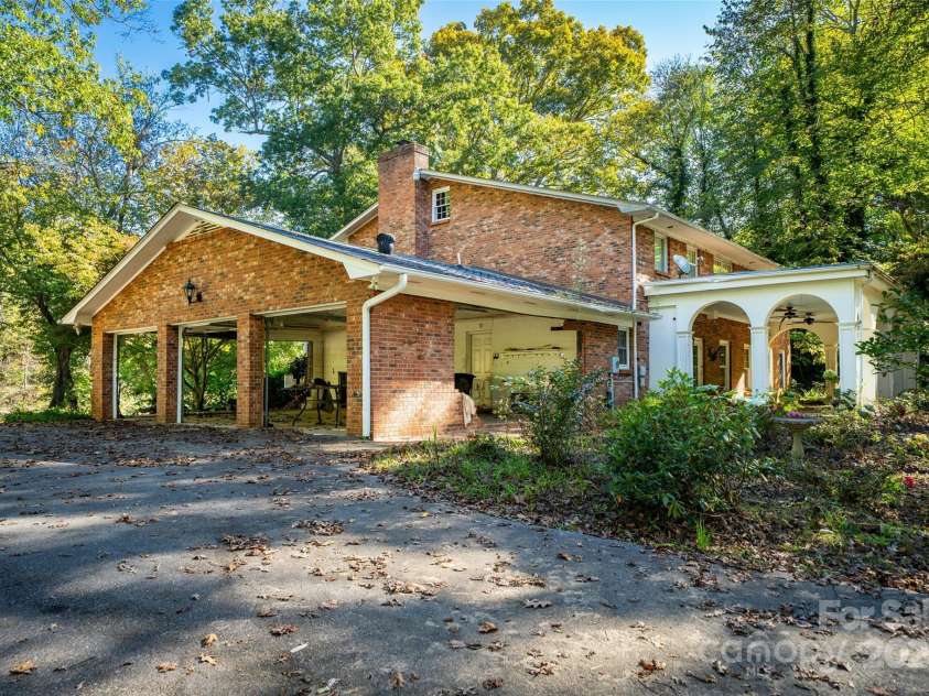 21 Riverbend Road, Canton, NC 28716.  MLS# CAR4241028, YatesRealty ID 284. 