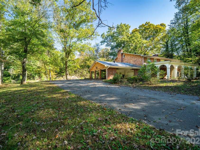 21 Riverbend Road, Canton, NC 28716.  MLS# CAR4241028, YatesRealty ID 284. 