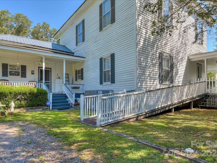 501 Buncombe Street, Edgefield, SC 29824.  MLS# CAR4233509, YatesRealty ID 2840. 