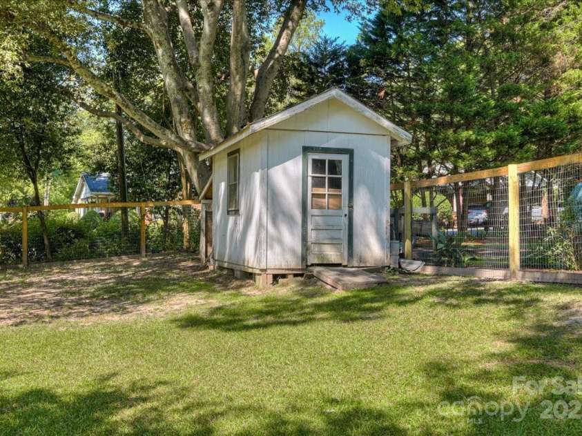 501 Buncombe Street, Edgefield, SC 29824.  MLS# CAR4233509, YatesRealty ID 2840. 