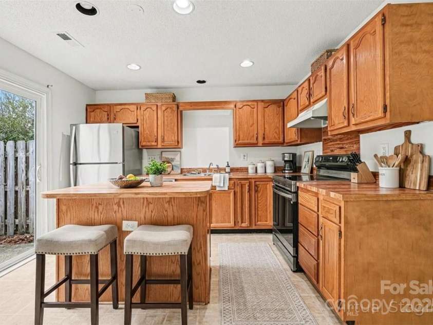 5672 Prescott Court, Charlotte, NC 28269.  MLS# CAR4327082, YatesRealty ID 2840. 