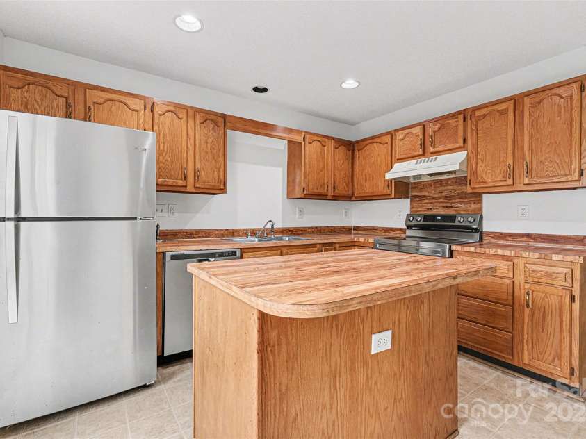 5672 Prescott Court, Charlotte, NC 28269.  MLS# CAR4327082, YatesRealty ID 2840. 