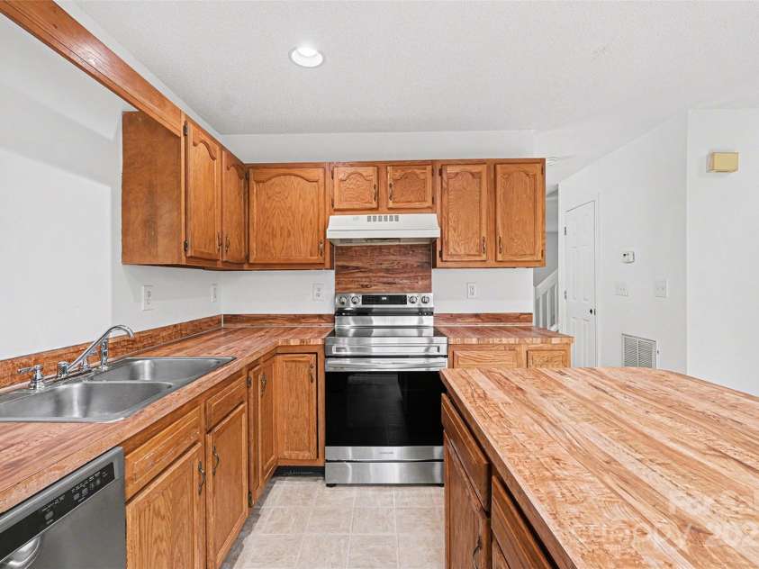 5672 Prescott Court, Charlotte, NC 28269.  MLS# CAR4327082, YatesRealty ID 2840. 