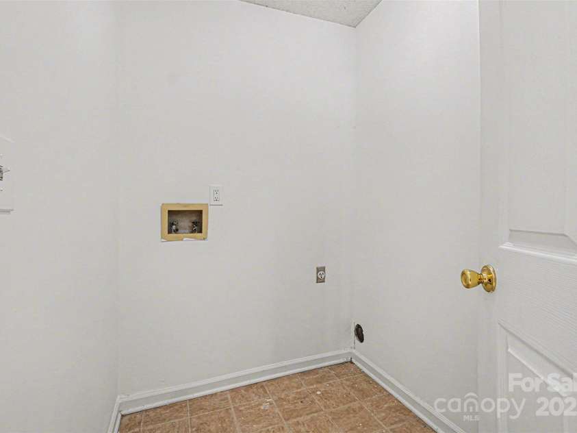 5672 Prescott Court, Charlotte, NC 28269.  MLS# CAR4327082, YatesRealty ID 2840. 
