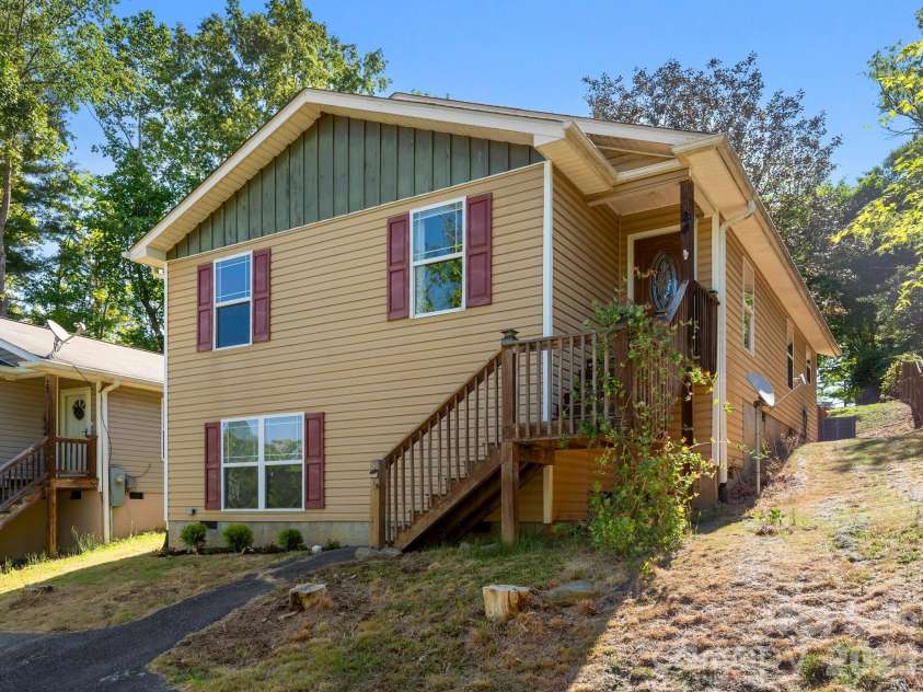24 Hilldale Road, Asheville, NC 28803.  MLS# CAR4382558, YatesRealty ID 28400. 