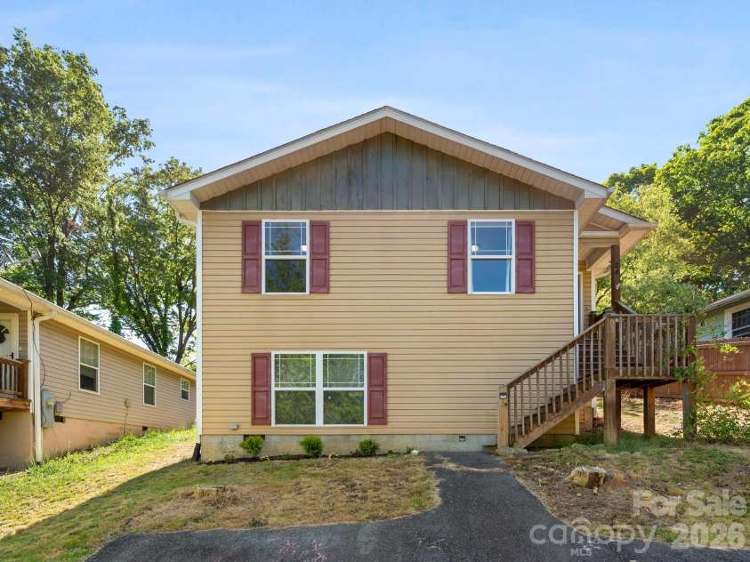 24 Hilldale Road, Asheville, NC 28803.  MLS# CAR4382558, YatesRealty ID 28400. 