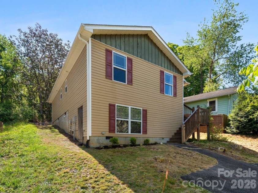 24 Hilldale Road, Asheville, NC 28803.  MLS# CAR4382558, YatesRealty ID 28400. 
