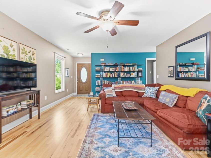 24 Hilldale Road, Asheville, NC 28803.  MLS# CAR4382558, YatesRealty ID 28400. 