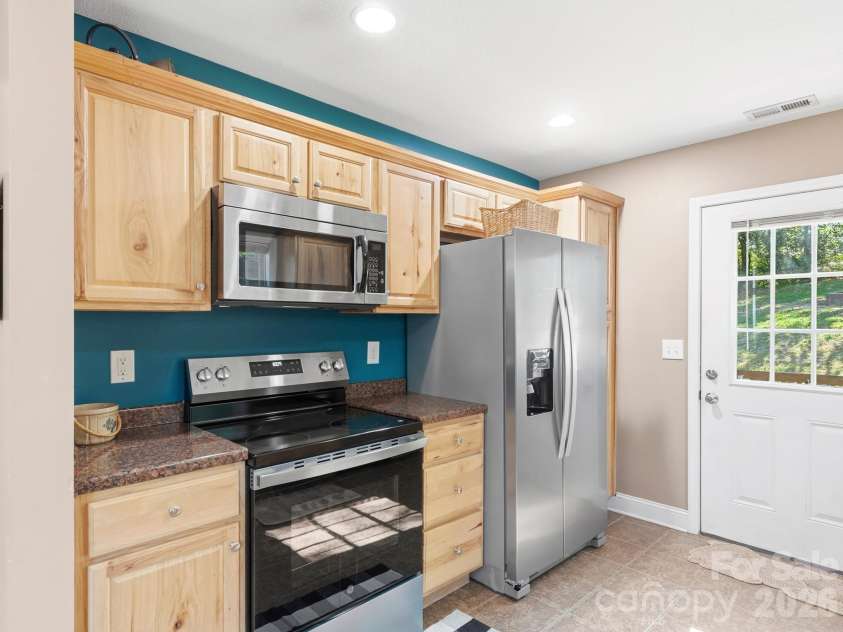 24 Hilldale Road, Asheville, NC 28803.  MLS# CAR4382558, YatesRealty ID 28400. 
