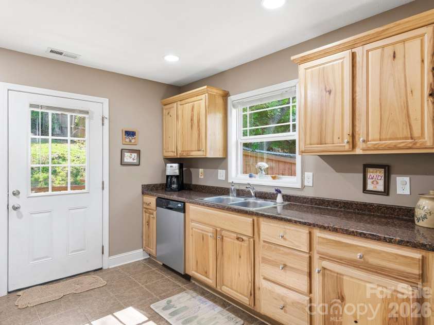 24 Hilldale Road, Asheville, NC 28803.  MLS# CAR4382558, YatesRealty ID 28400. 