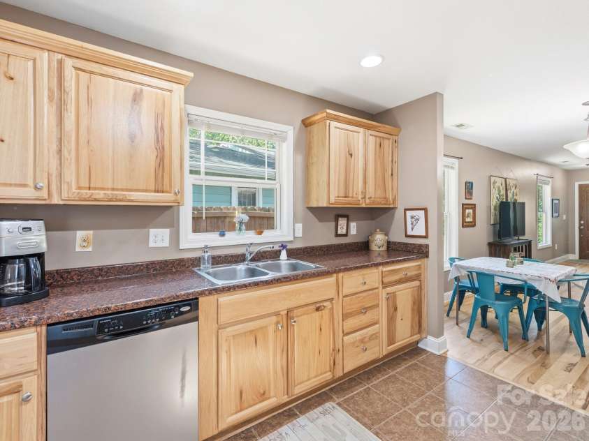 24 Hilldale Road, Asheville, NC 28803.  MLS# CAR4382558, YatesRealty ID 28400. 