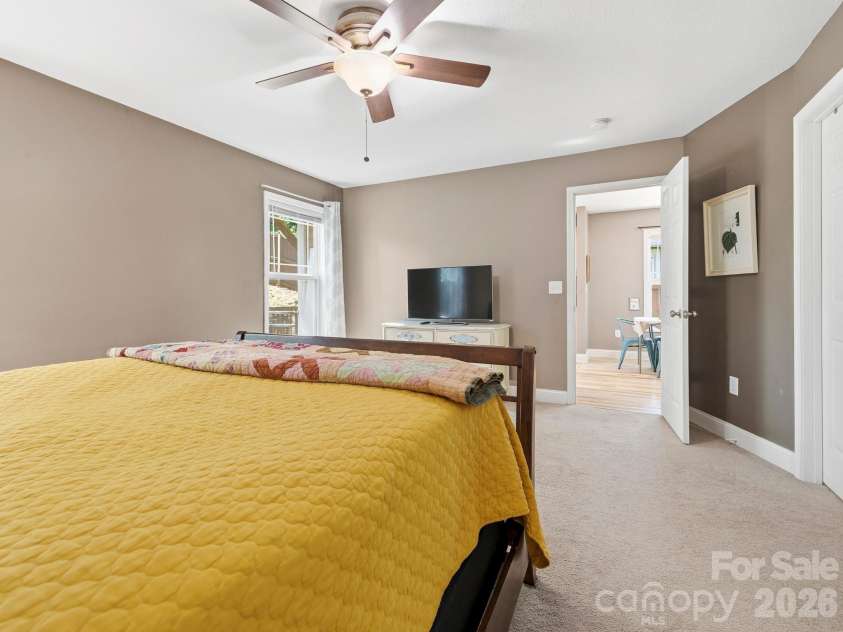 24 Hilldale Road, Asheville, NC 28803.  MLS# CAR4382558, YatesRealty ID 28400. 