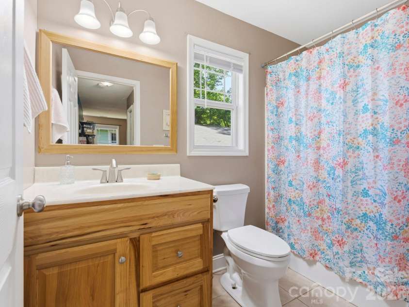 24 Hilldale Road, Asheville, NC 28803.  MLS# CAR4382558, YatesRealty ID 28400. Hall bath