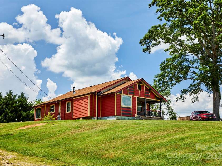 529 Old Newfound Road, Leicester, NC 28748.  MLS# CAR4279296, YatesRealty ID 28402. 