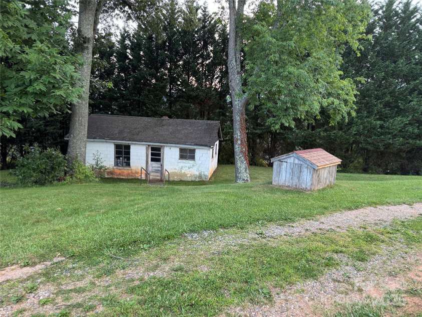 529 Old Newfound Road, Leicester, NC 28748.  MLS# CAR4279296, YatesRealty ID 28402. 