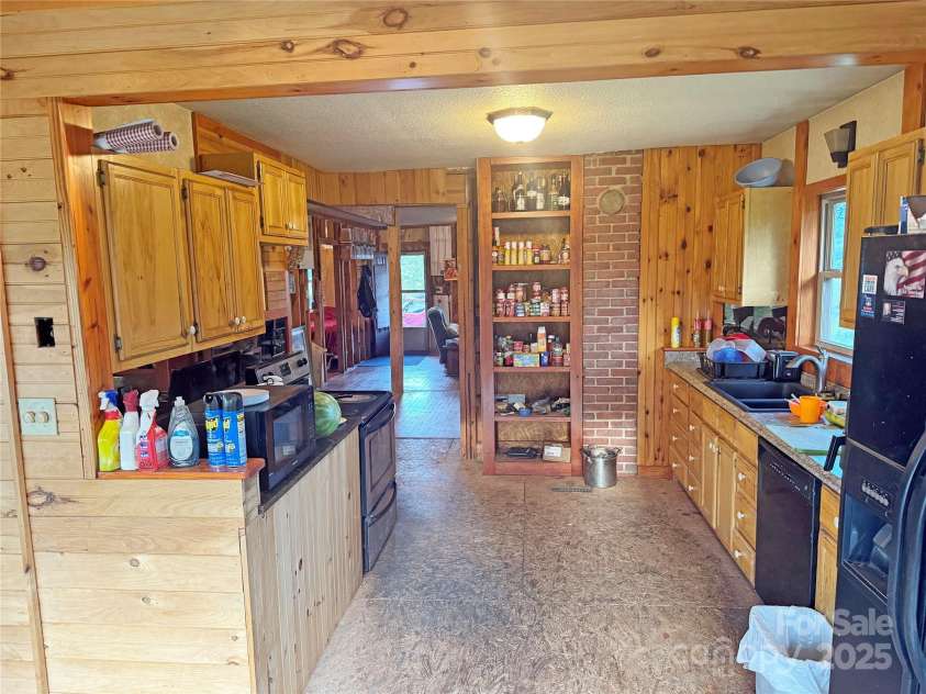 529 Old Newfound Road, Leicester, NC 28748.  MLS# CAR4279296, YatesRealty ID 28402. 