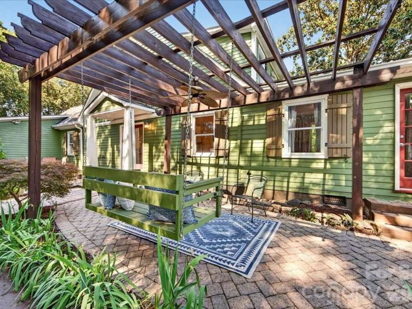 4330 Brookfield Drive, Charlotte, NC 28210.  MLS# CAR4383464, YatesRealty ID 28403. 