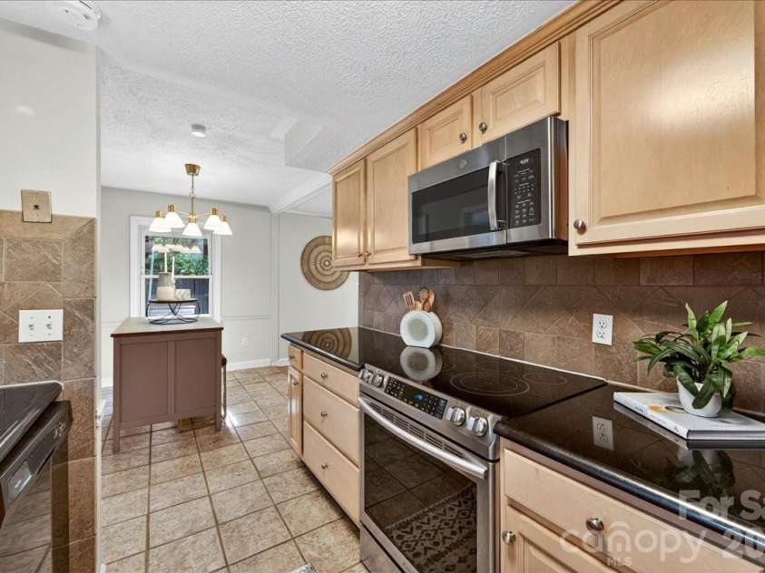 4330 Brookfield Drive, Charlotte, NC 28210.  MLS# CAR4383464, YatesRealty ID 28403. 