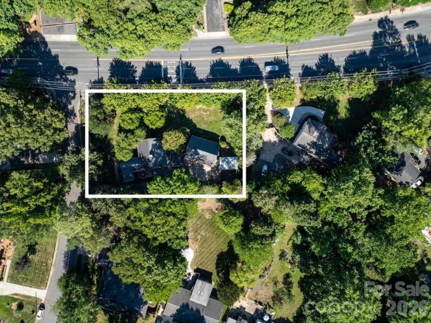 4330 Brookfield Drive, Charlotte, NC 28210.  MLS# CAR4383464, YatesRealty ID 28403. Large corner lot!