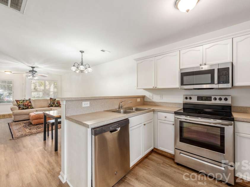 1423 Jasper Ridge Drive, Indian Land, SC 29707.  MLS# CAR4416009, YatesRealty ID 28404. Counter area.