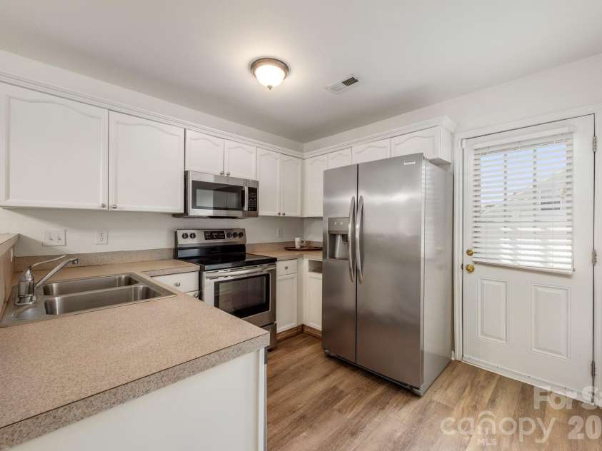 1423 Jasper Ridge Drive, Indian Land, SC 29707.  MLS# CAR4416009, YatesRealty ID 28404. Kitchen - missing drawer is on order to be replaced.