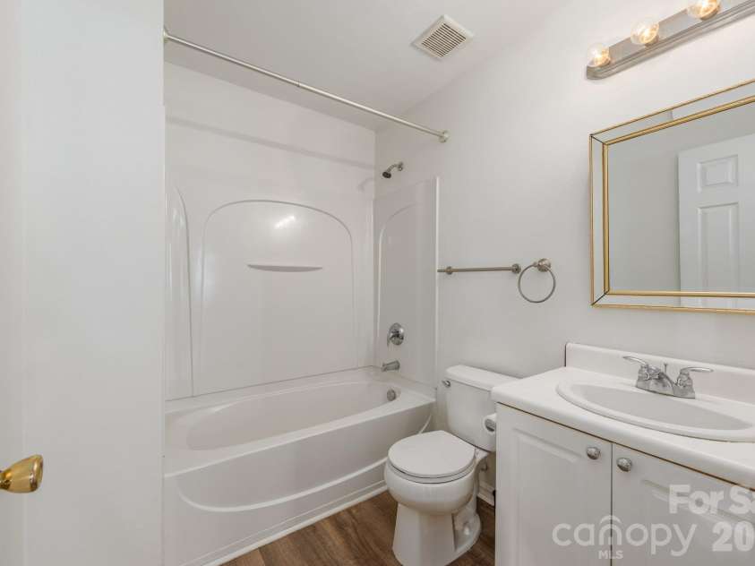 1423 Jasper Ridge Drive, Indian Land, SC 29707.  MLS# CAR4416009, YatesRealty ID 28404. Main Level bathroom.