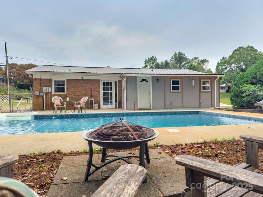 2474 Greenway Street, Lenoir, NC 28645.  MLS# CAR4284260, YatesRealty ID 28404. 