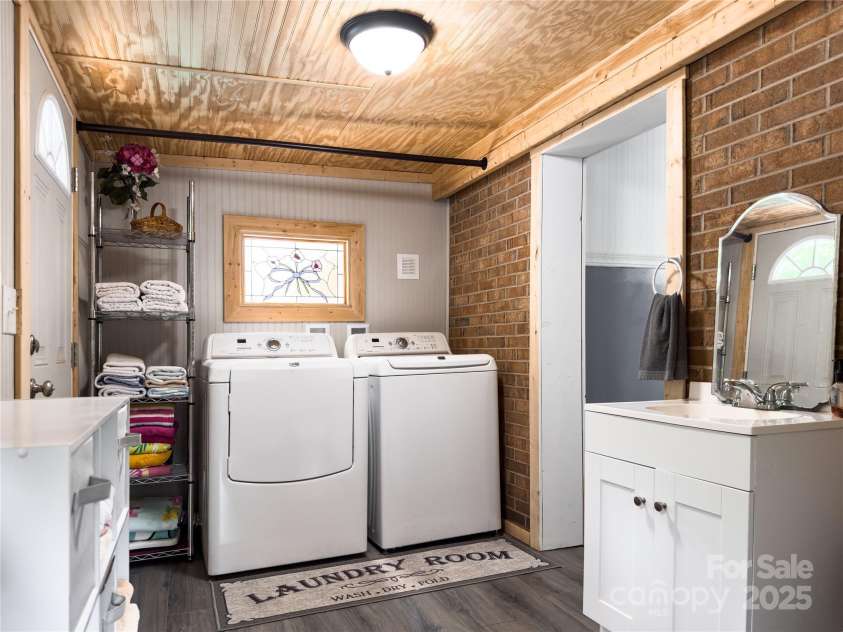 2474 Greenway Street, Lenoir, NC 28645.  MLS# CAR4284260, YatesRealty ID 28404. 