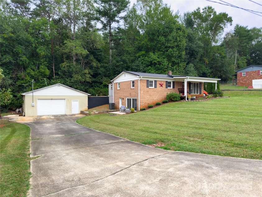 2474 Greenway Street, Lenoir, NC 28645.  MLS# CAR4284260, YatesRealty ID 28404. 